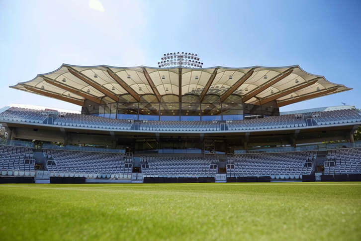 SONO LE PIU’ GRANDI TRAVI DI ROVERE BIANCO AMERICANO LAMELLARE D’EUROPA A FORMARE LA STRUTTURA DEL TETTO DEL NUOVO WARNER STAND DEL LORD’S CRICKET GROUND