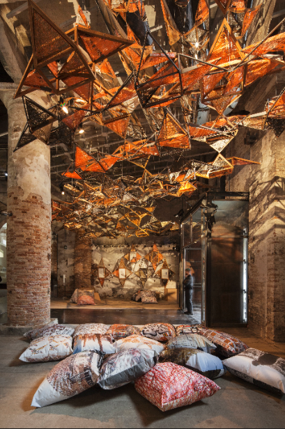 INSTALLAZIONE SOSTENIBILE IN QUERCIA ROSSA AMERICANA PRESENTE ALLA 16. MOSTRA INTERNAZIONALE DI ARCHITETTURA – LA BIENNALE DI VENEZIA –