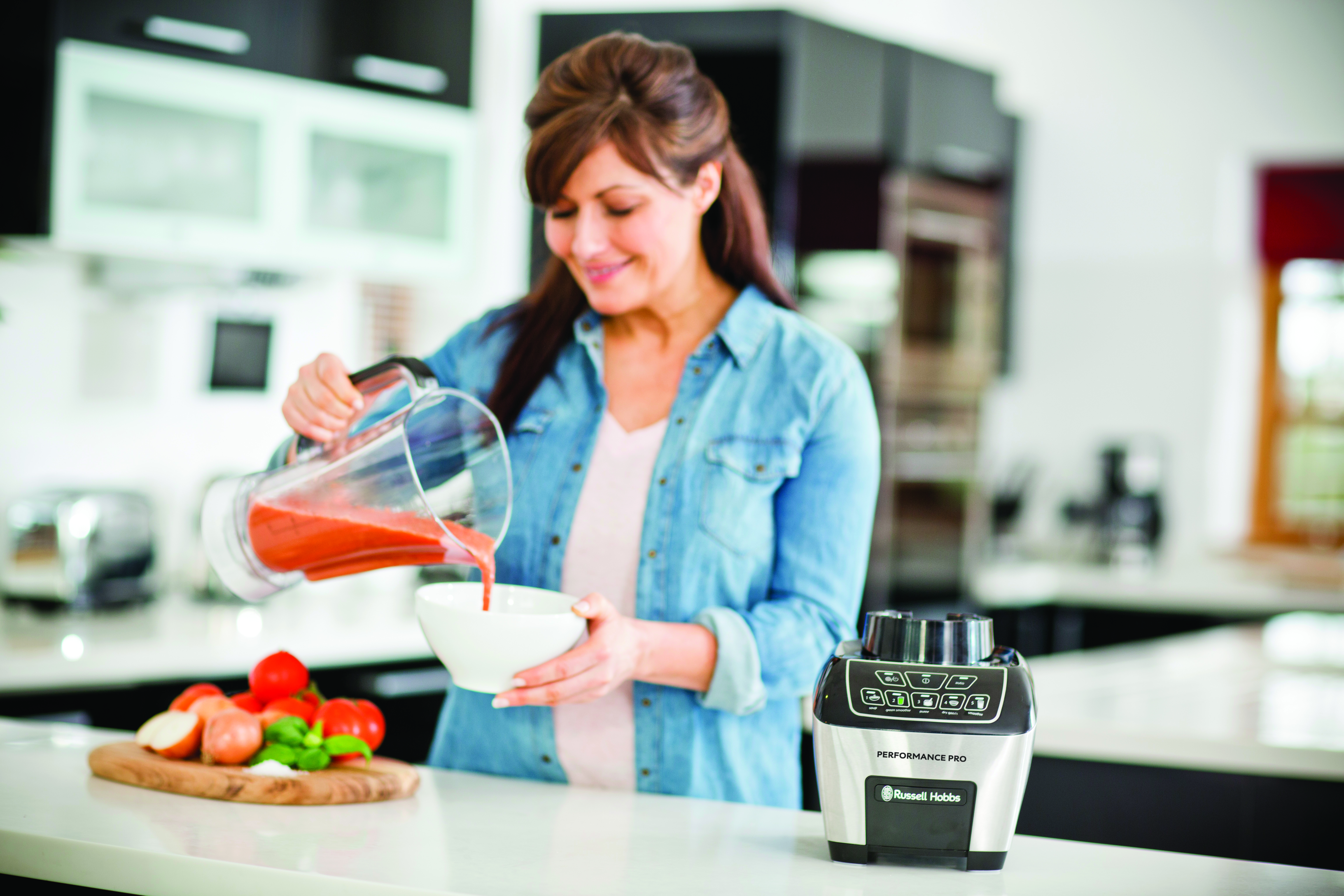 La cucina si fa smart con Performance Pro,  la nuova gamma Russell Hobbs per chi ama creare e stupire a tavola