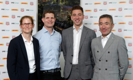 Passi avanti per il trasporto aereo sostenibile: DHL Global Forwarding collabora con IAG Cargo per il carburante per l’aviazione sostenibile