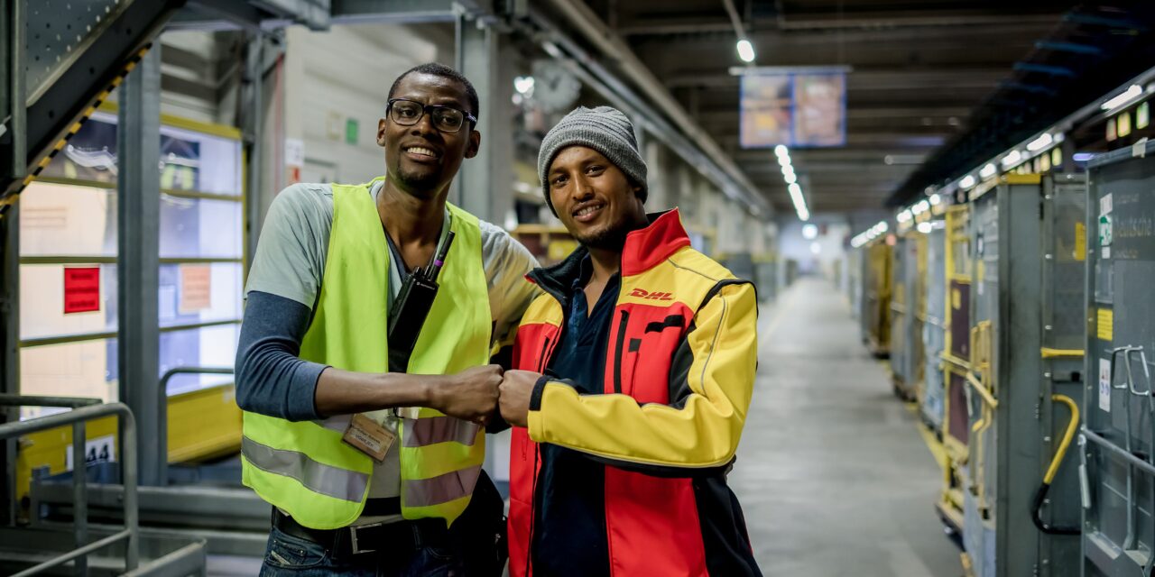 DHL Group ha integrato più di 30.000 rifugiati nel mercato del lavoro in dieci anni
